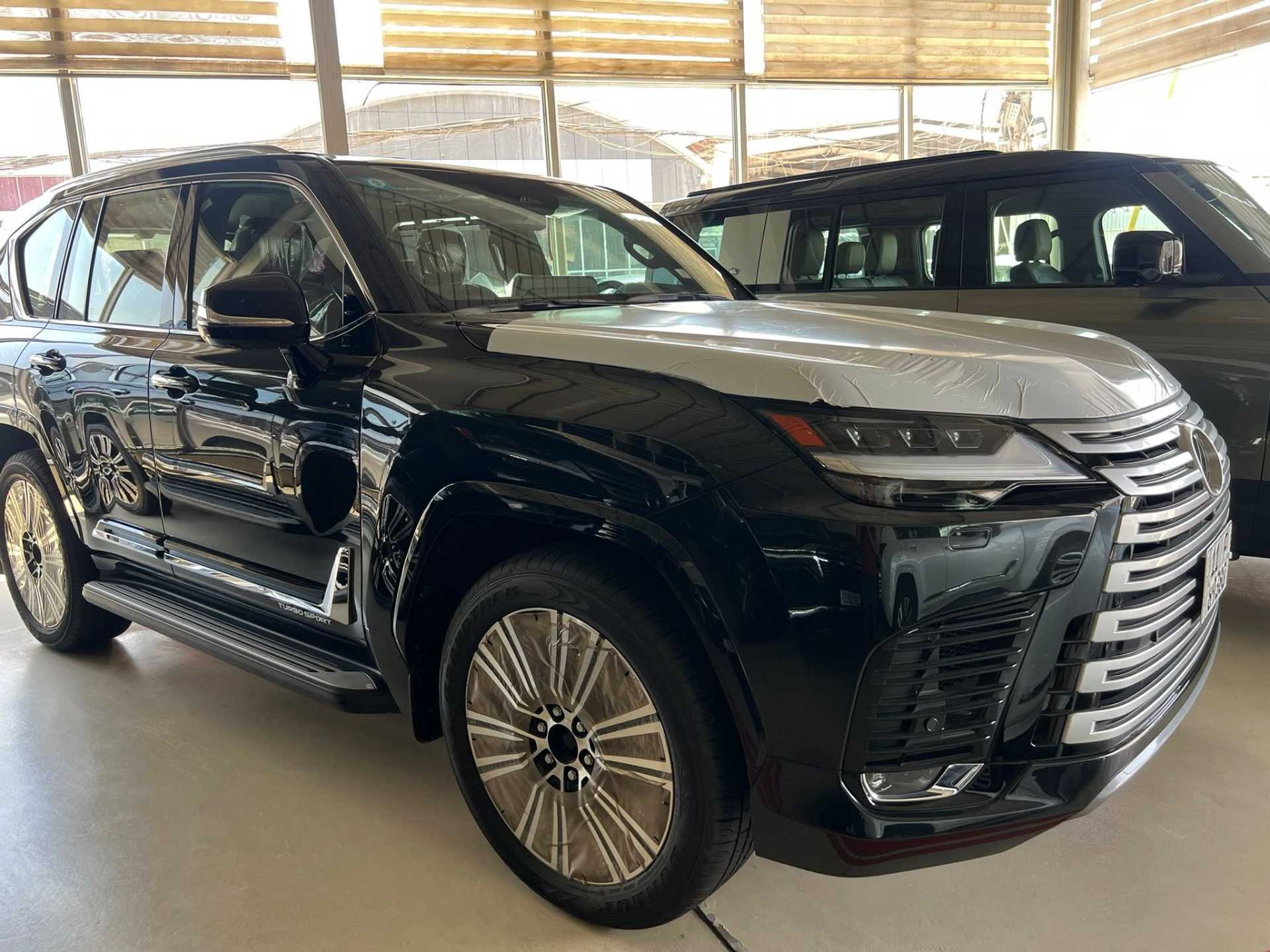 Lexus LX600 2025