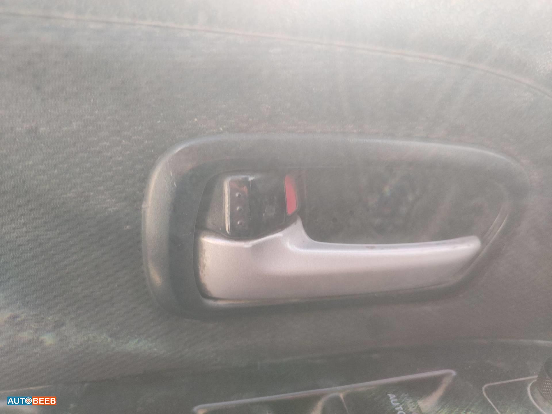 Body  Door Handle  Suzuki Grand Vitara