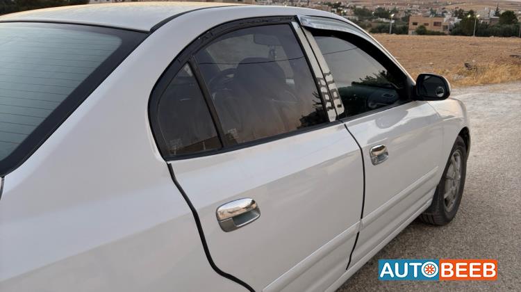 هيونداي افانتي 2000
