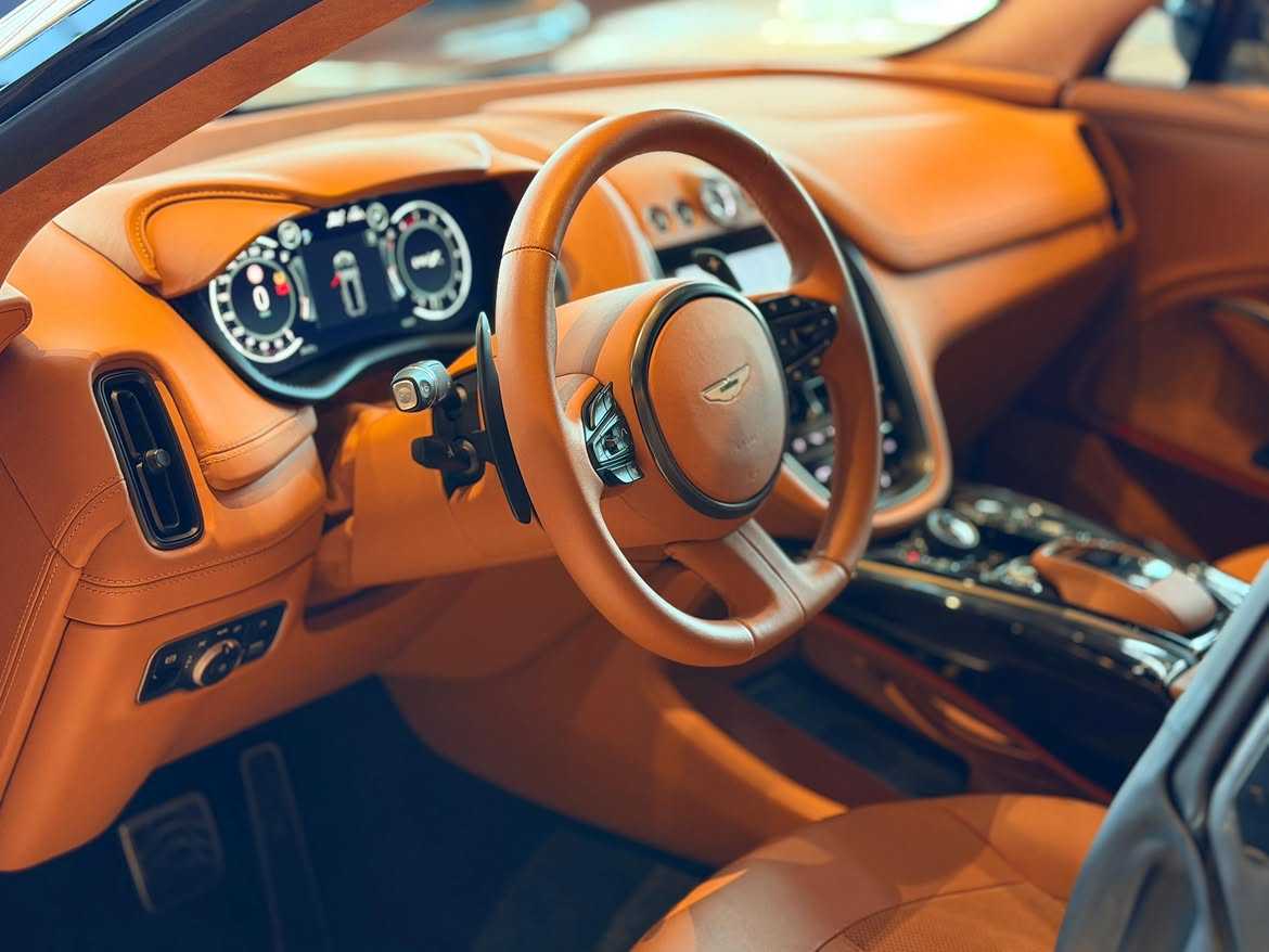 Aston Martin DBX 2024