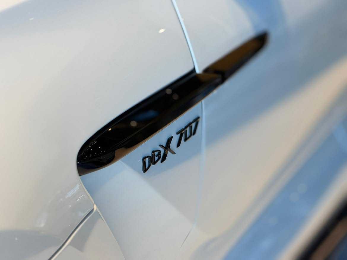 Aston Martin DBX 2024