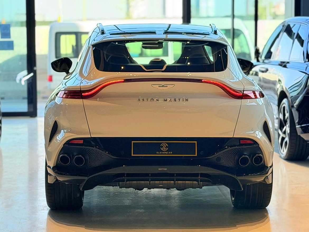 Aston Martin DBX 2024