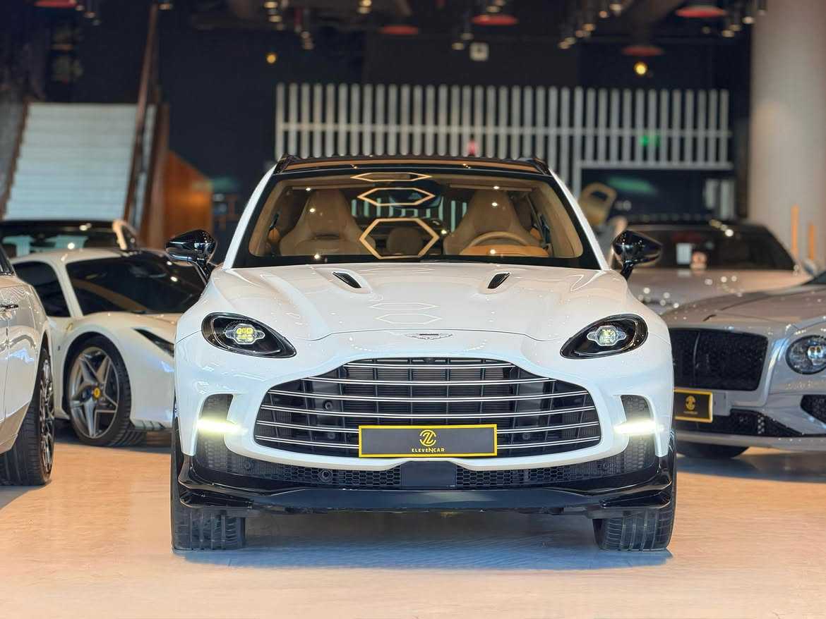 Aston Martin DBX 2024
