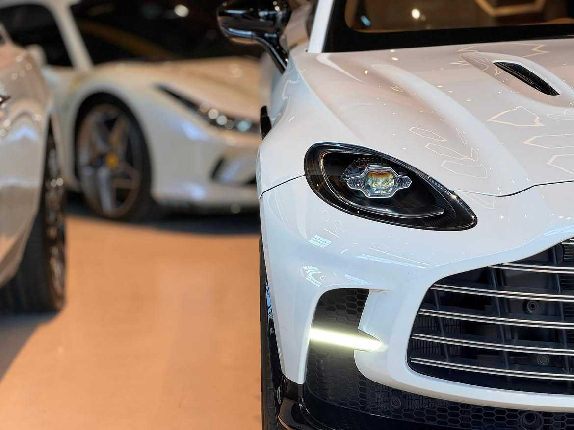 Aston Martin DBX 2024