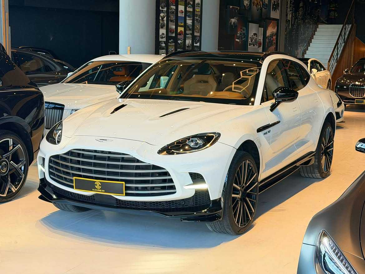 Aston Martin DBX 2024