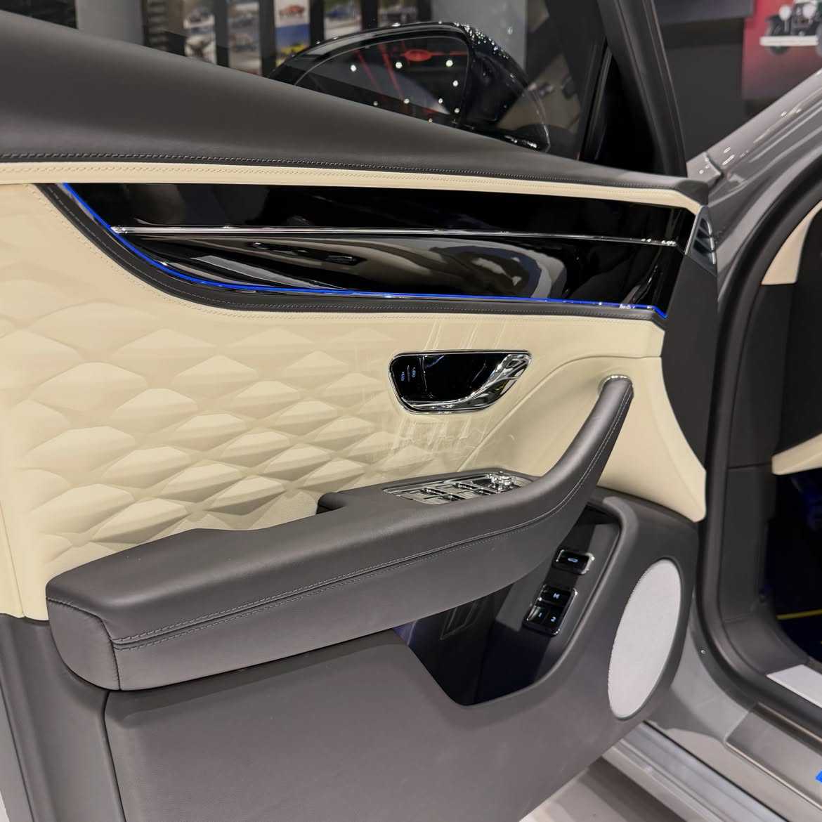 Bentley Flying Spur 2023