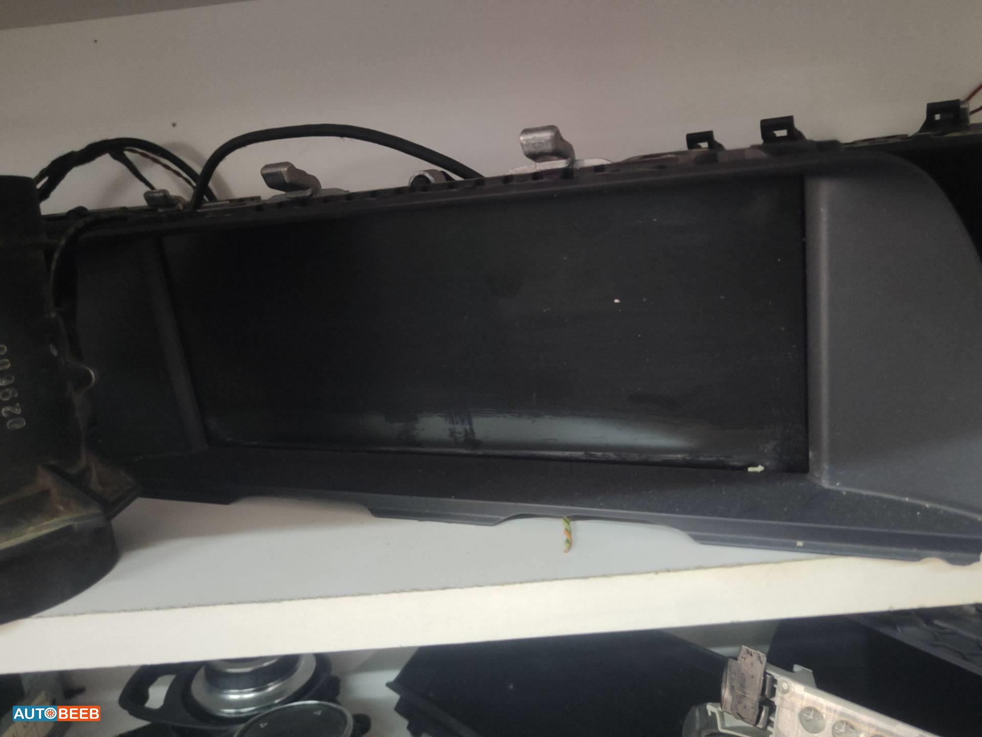 Electronics DVD Player BMW 520