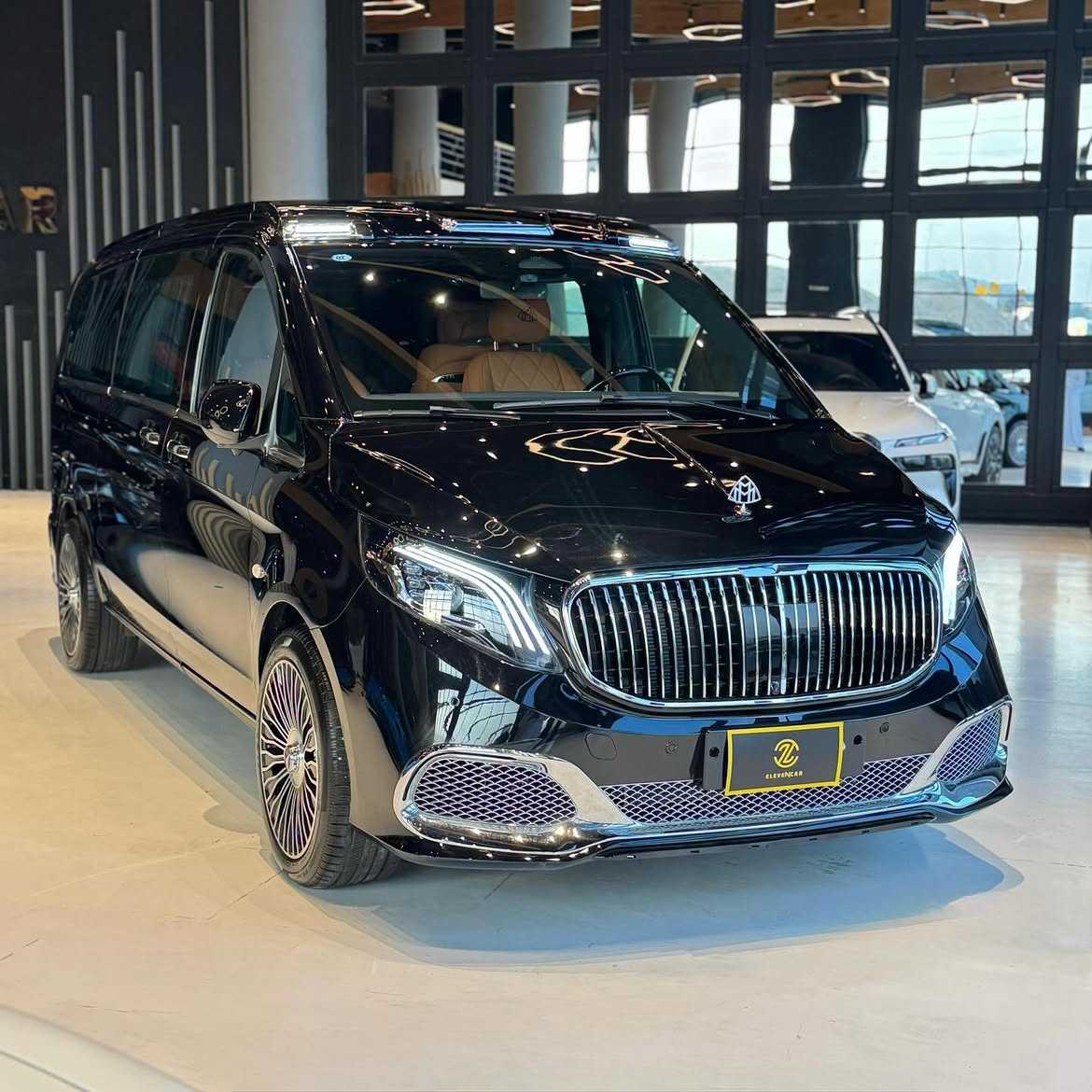 ميني باص مرسيدس بنز 2025