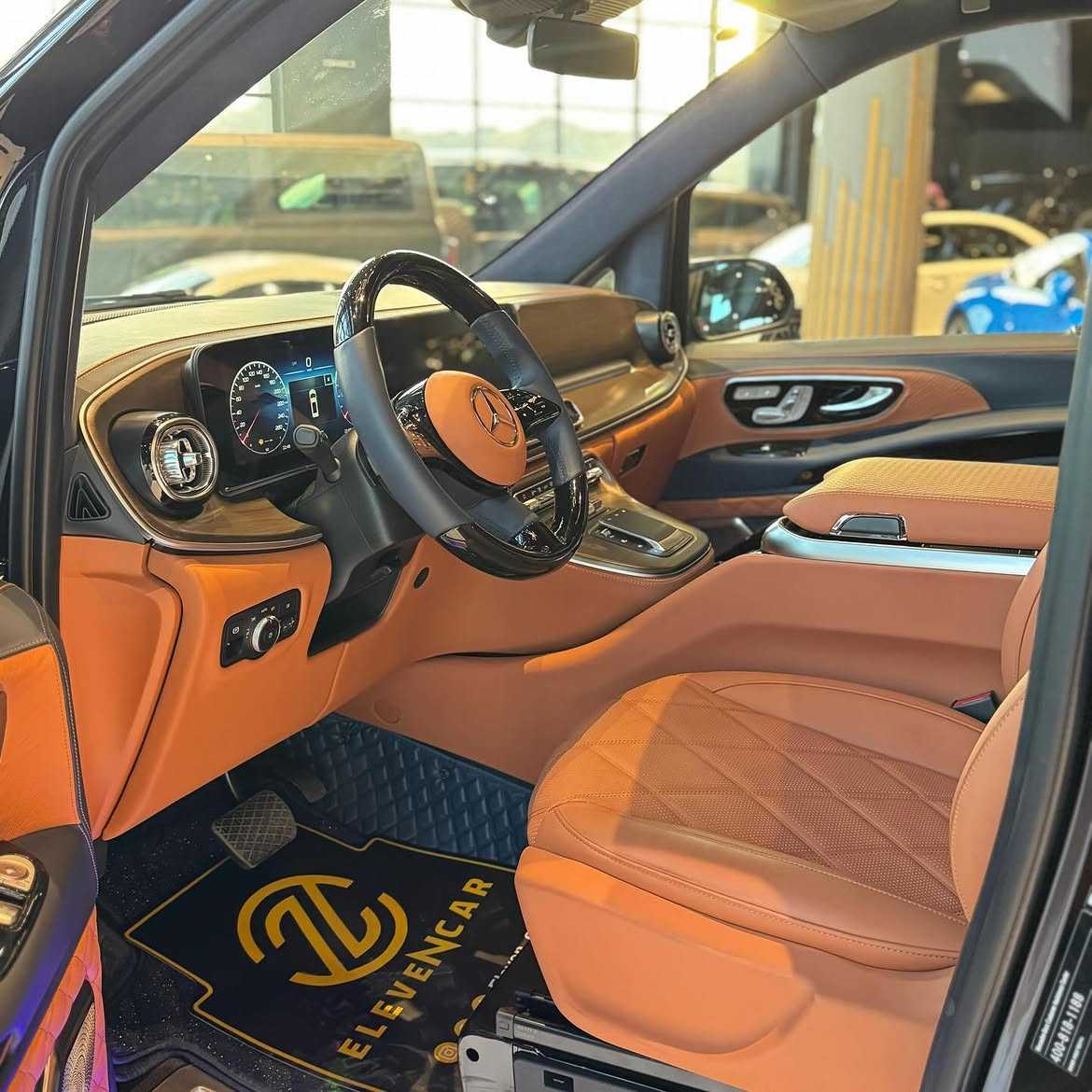 ميني باص مرسيدس بنز 2025