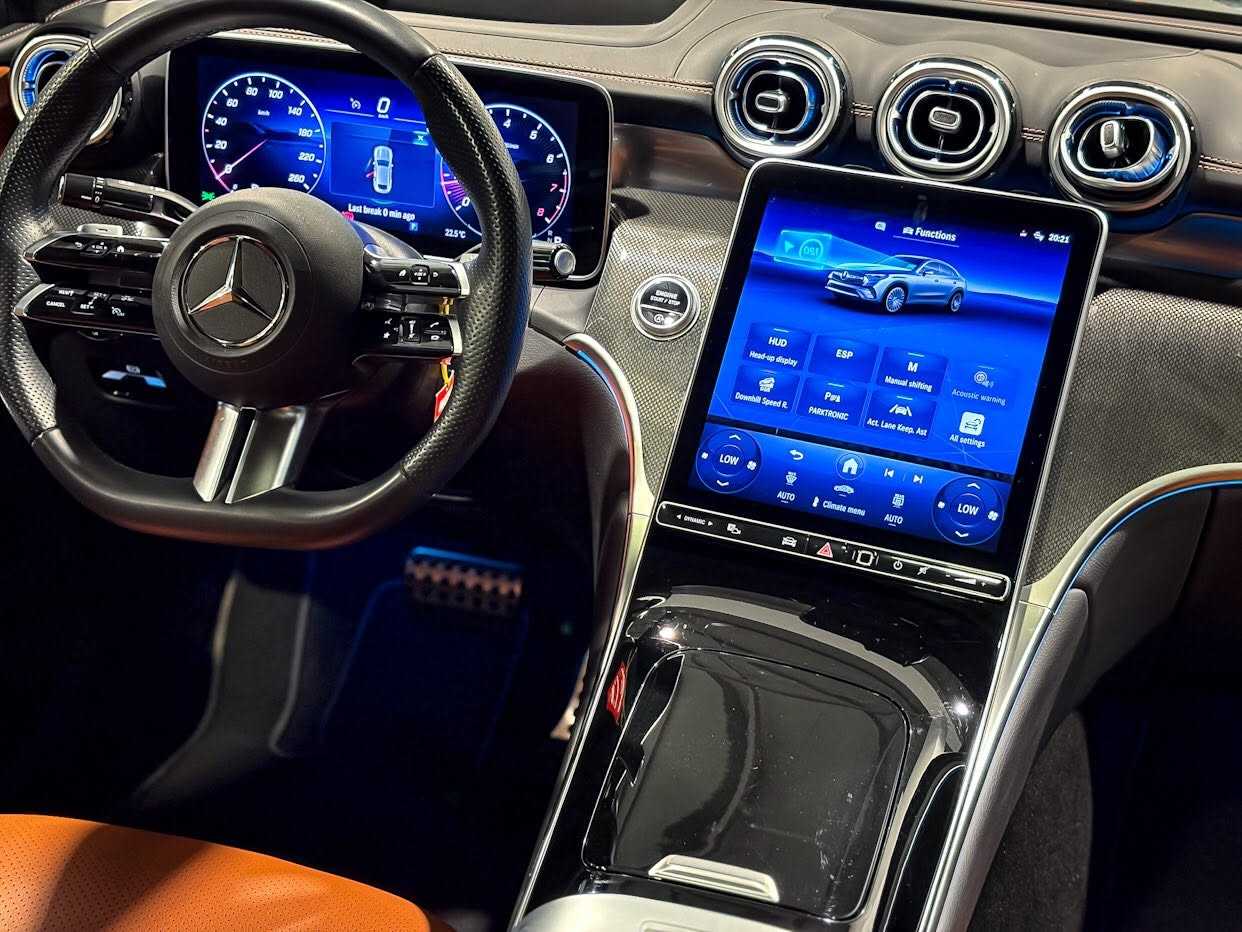 Mercedes Benz GLC300 2024