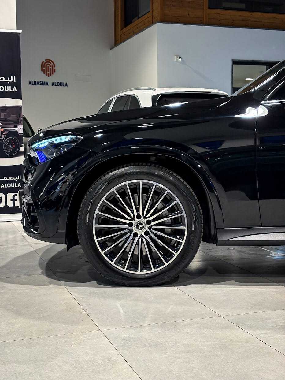Mercedes Benz GLC300 2024