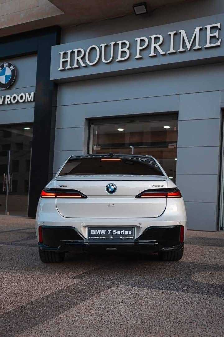 بي ام دبليو 750e xDrive 2024