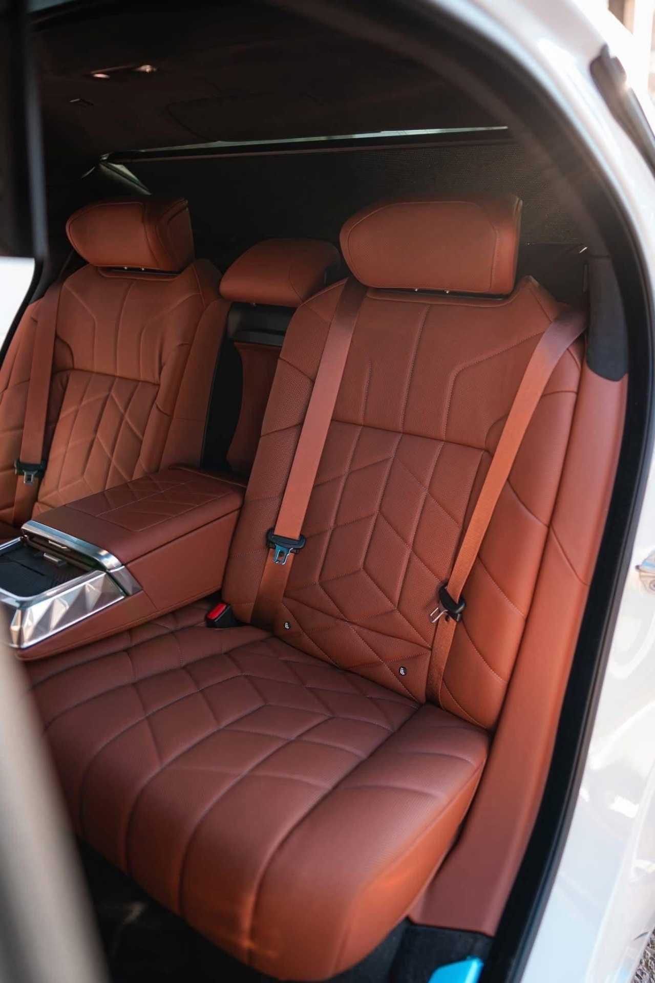 بي ام دبليو 750e xDrive 2024