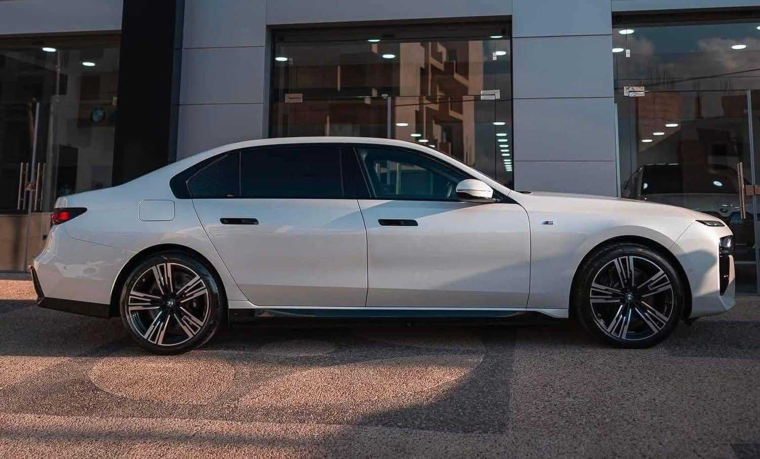 بي ام دبليو 750e xDrive 2024