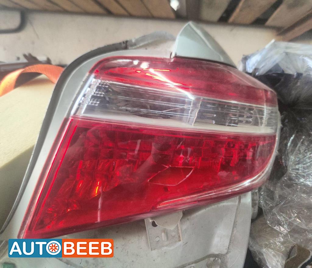 ضوء خلفي يمين تويوتا يارس 2014 2015
