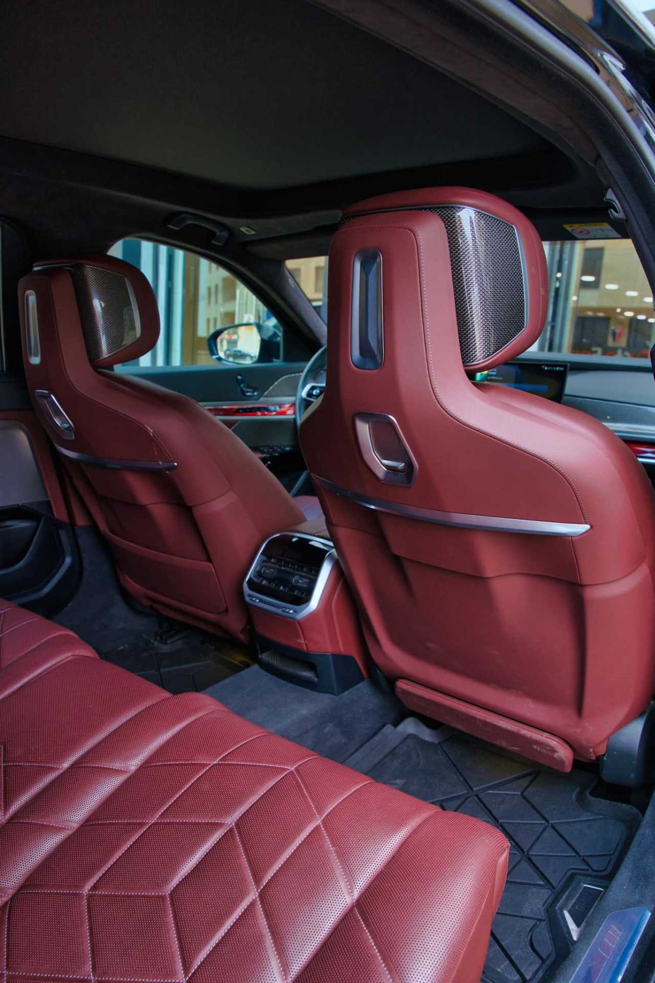 BMW 750e xDrive 2024
