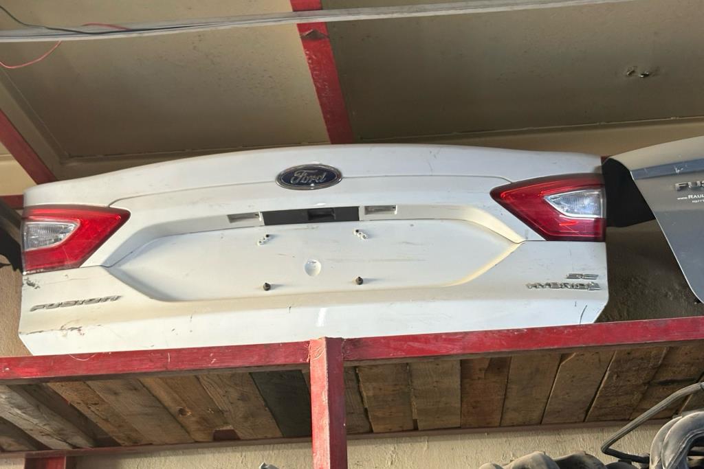 Body  Trunk Ford Fusion