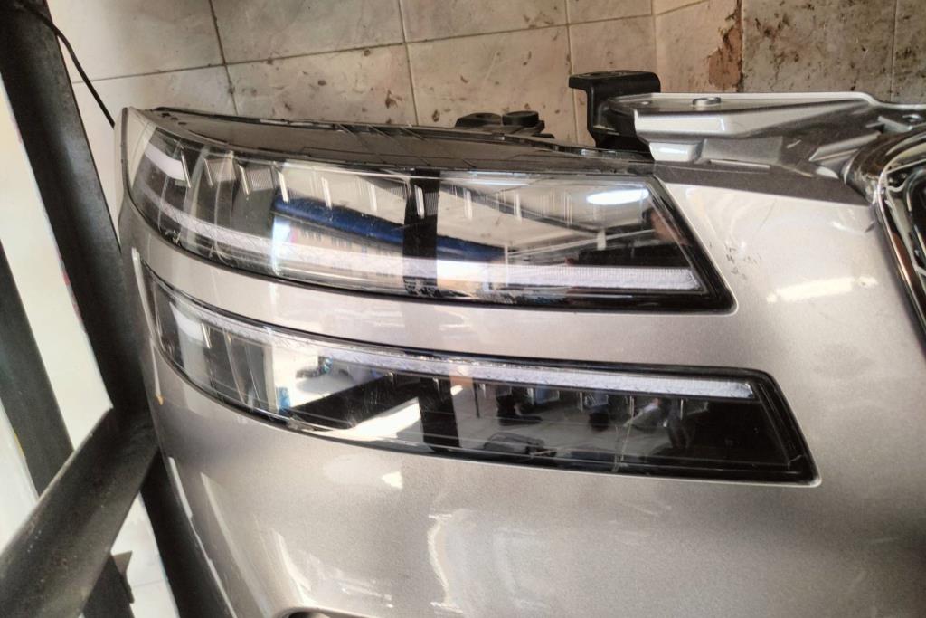 Lights Front light Genesis G70