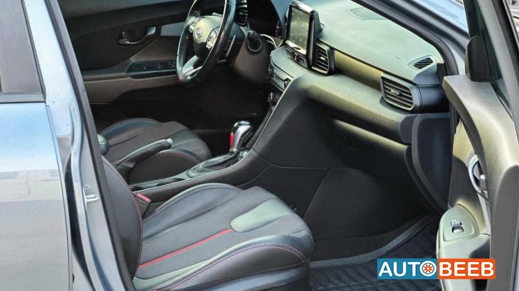 Hyundai Veloster 2019