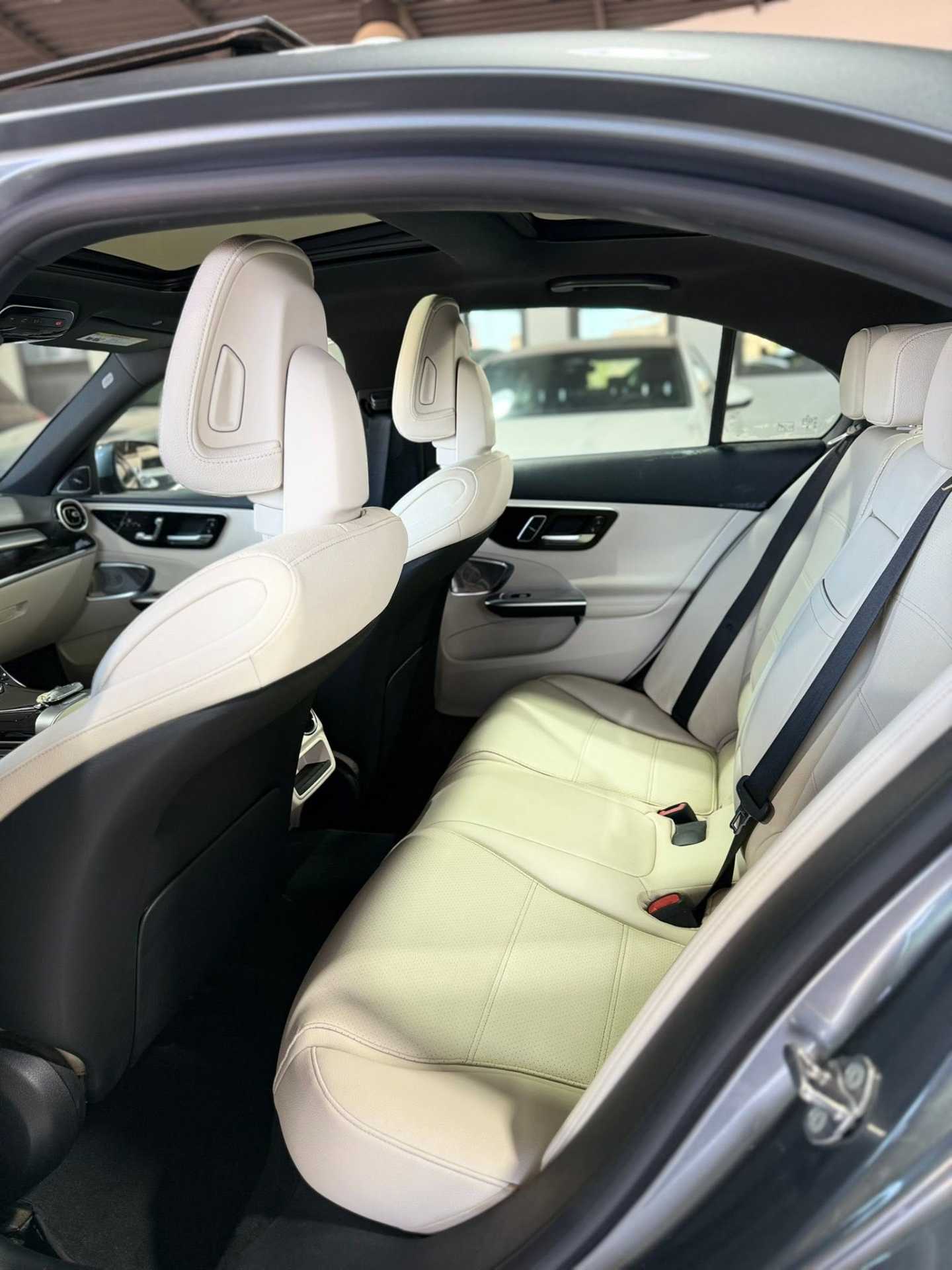 Mercedes Benz C300 2024