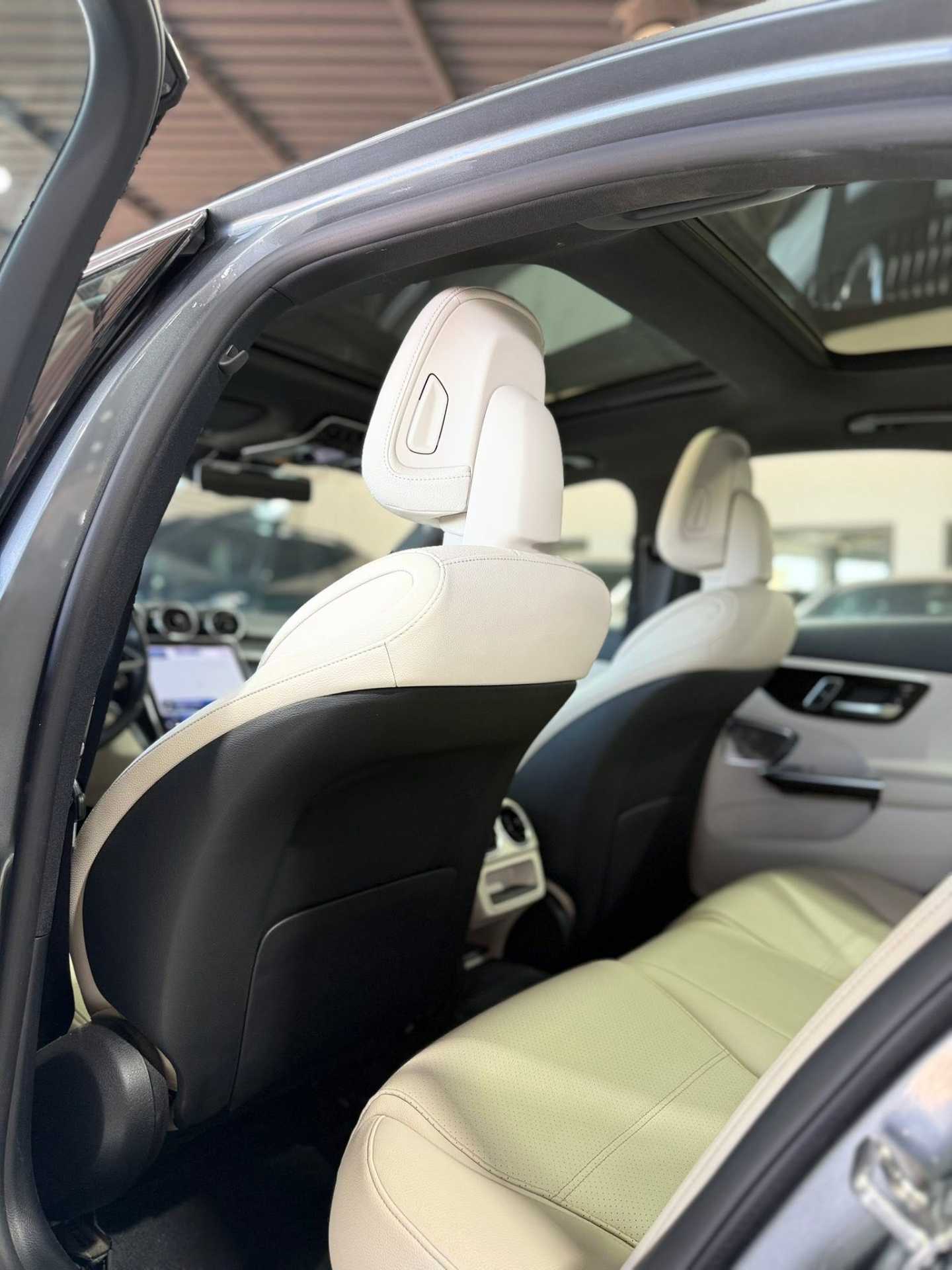 Mercedes Benz C300 2024