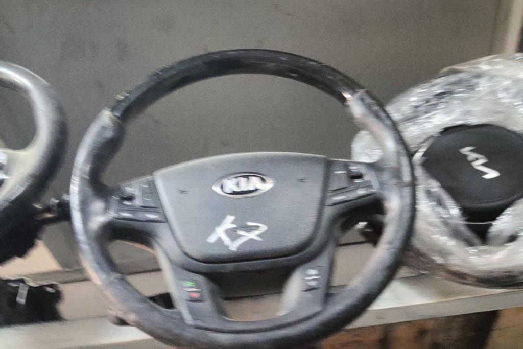 Cabin  Steering Wheel KIA Cadenza