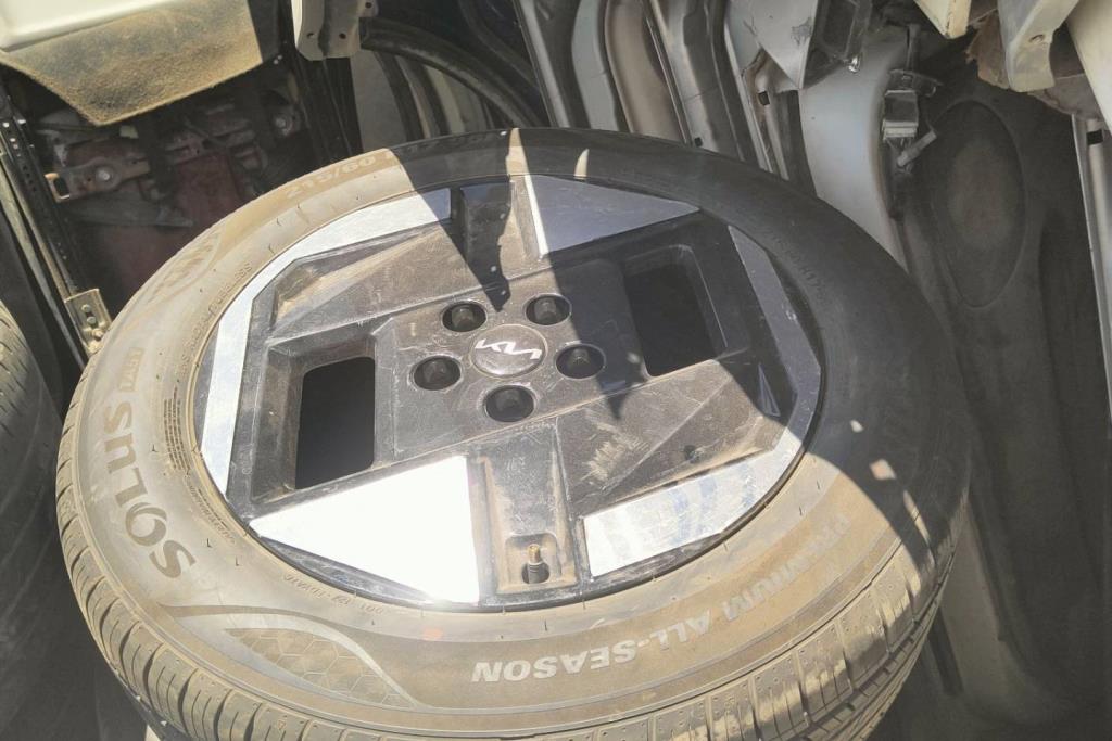 طقم جنطات مع كوشوك كيا k3 قياس 17 