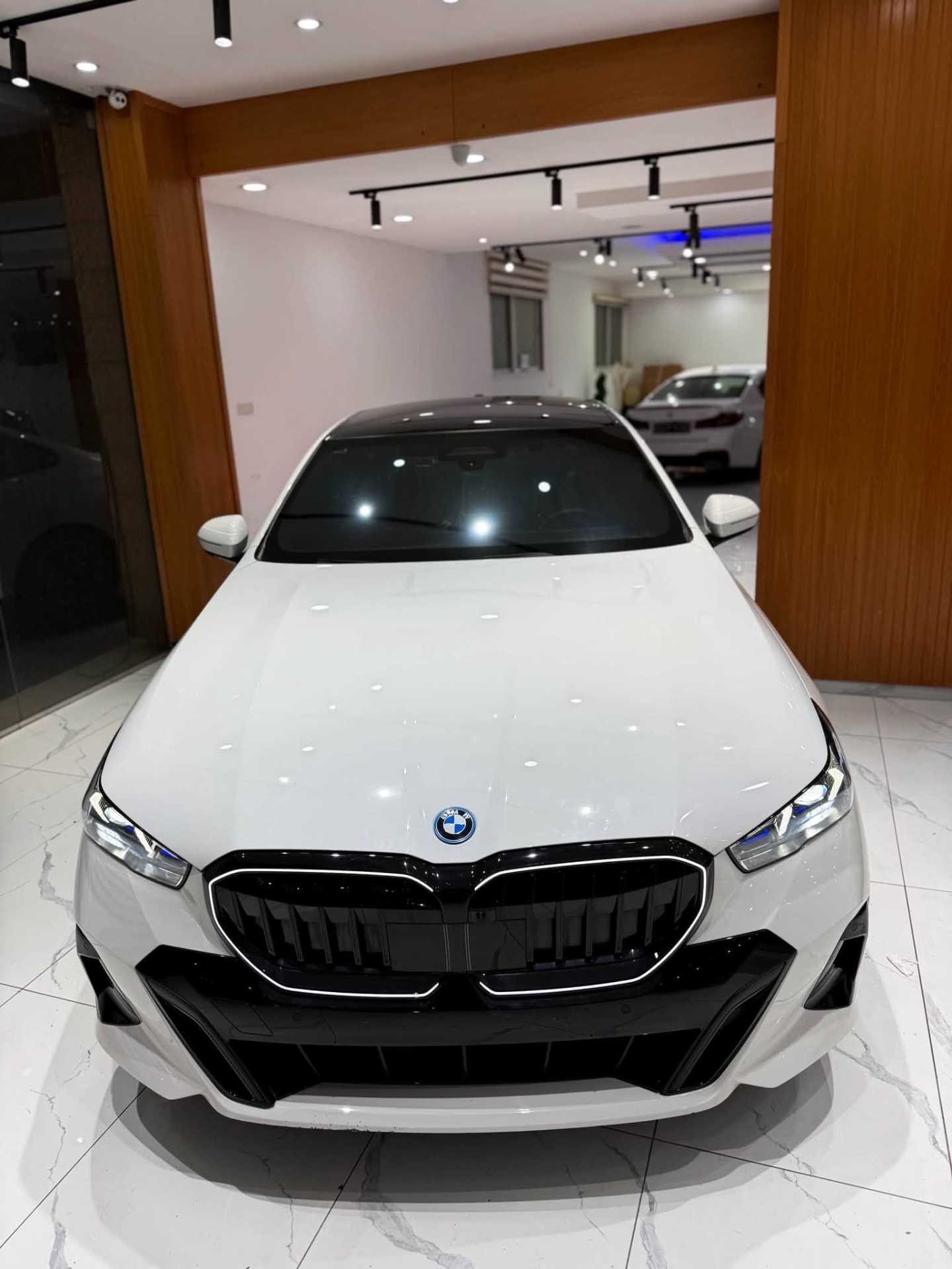 بي ام دبليو 530e 2025