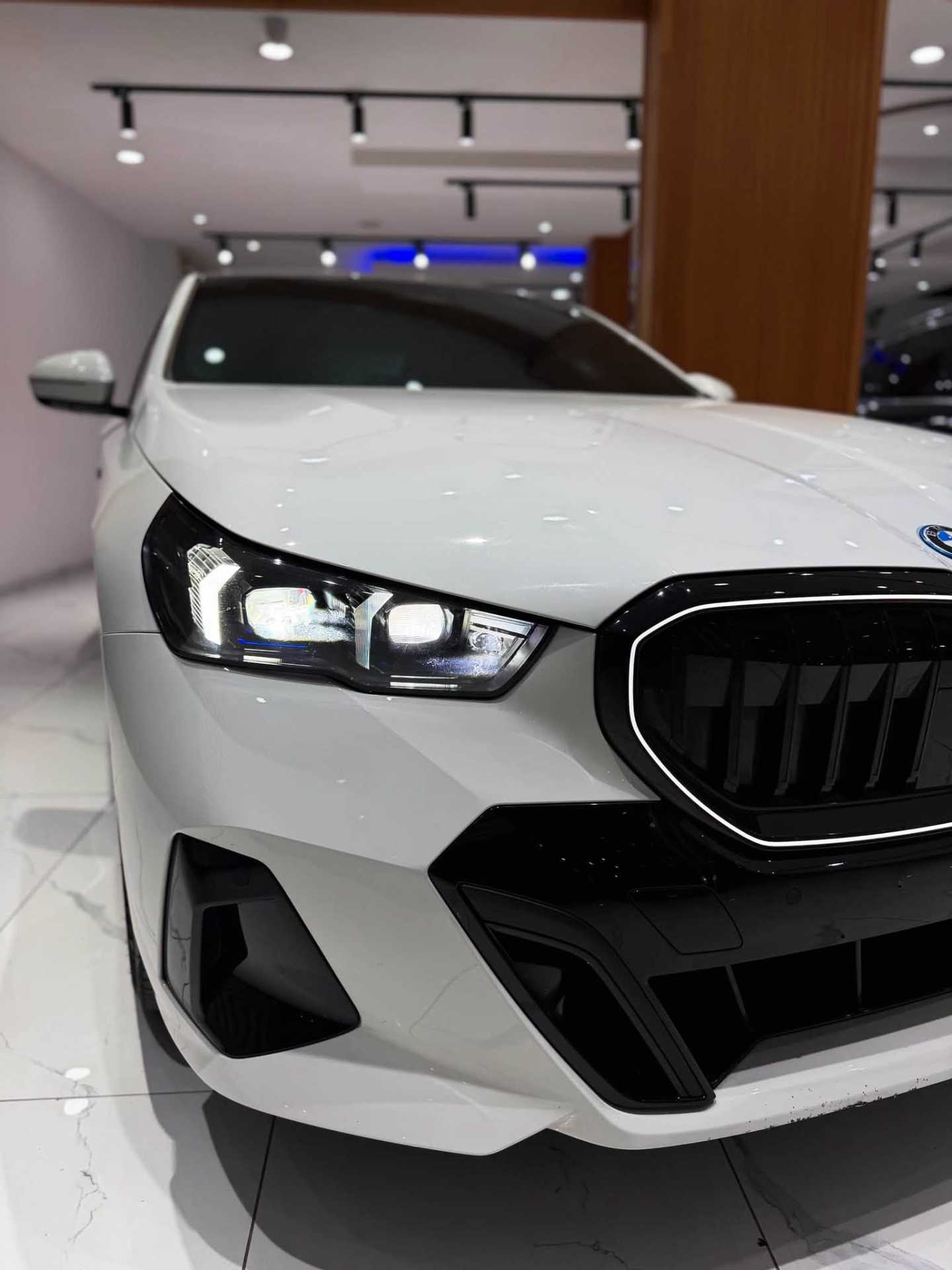 بي ام دبليو 530e 2025