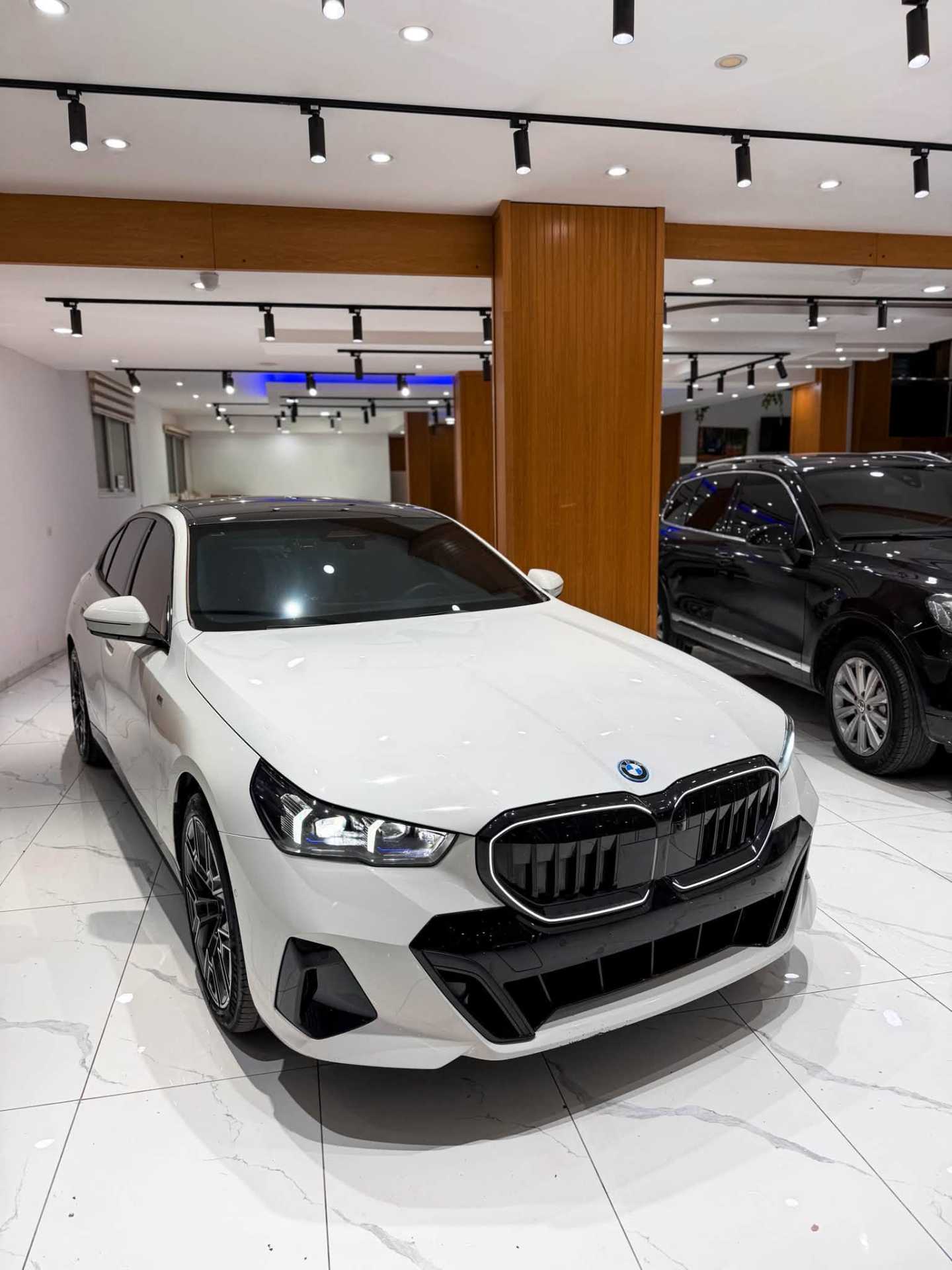 بي ام دبليو 530e 2025