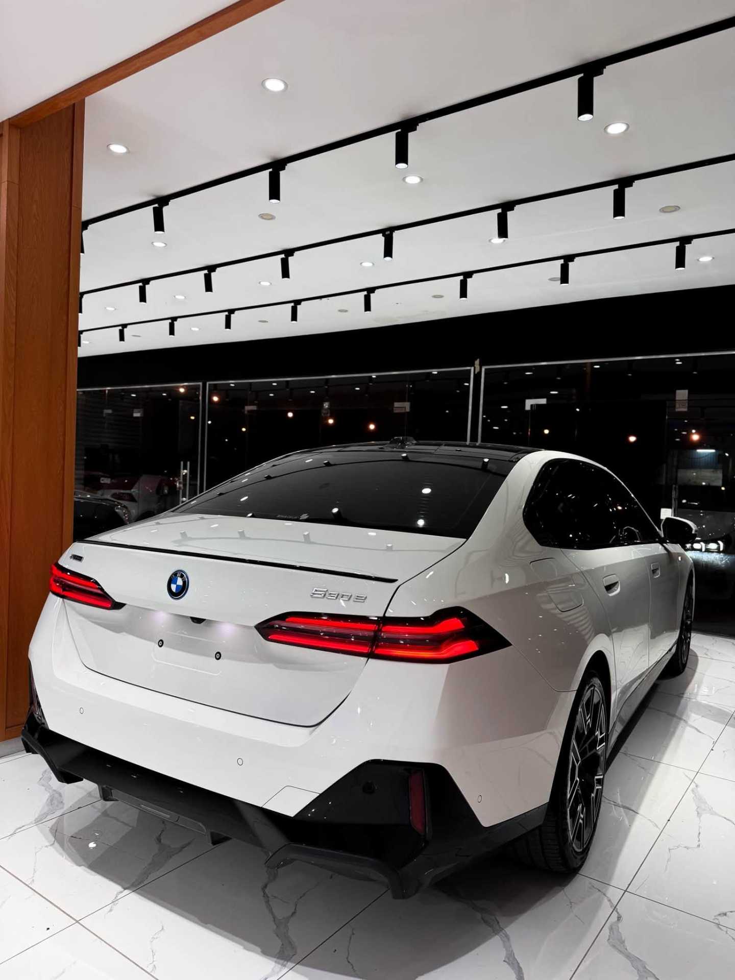 بي ام دبليو 530e 2025