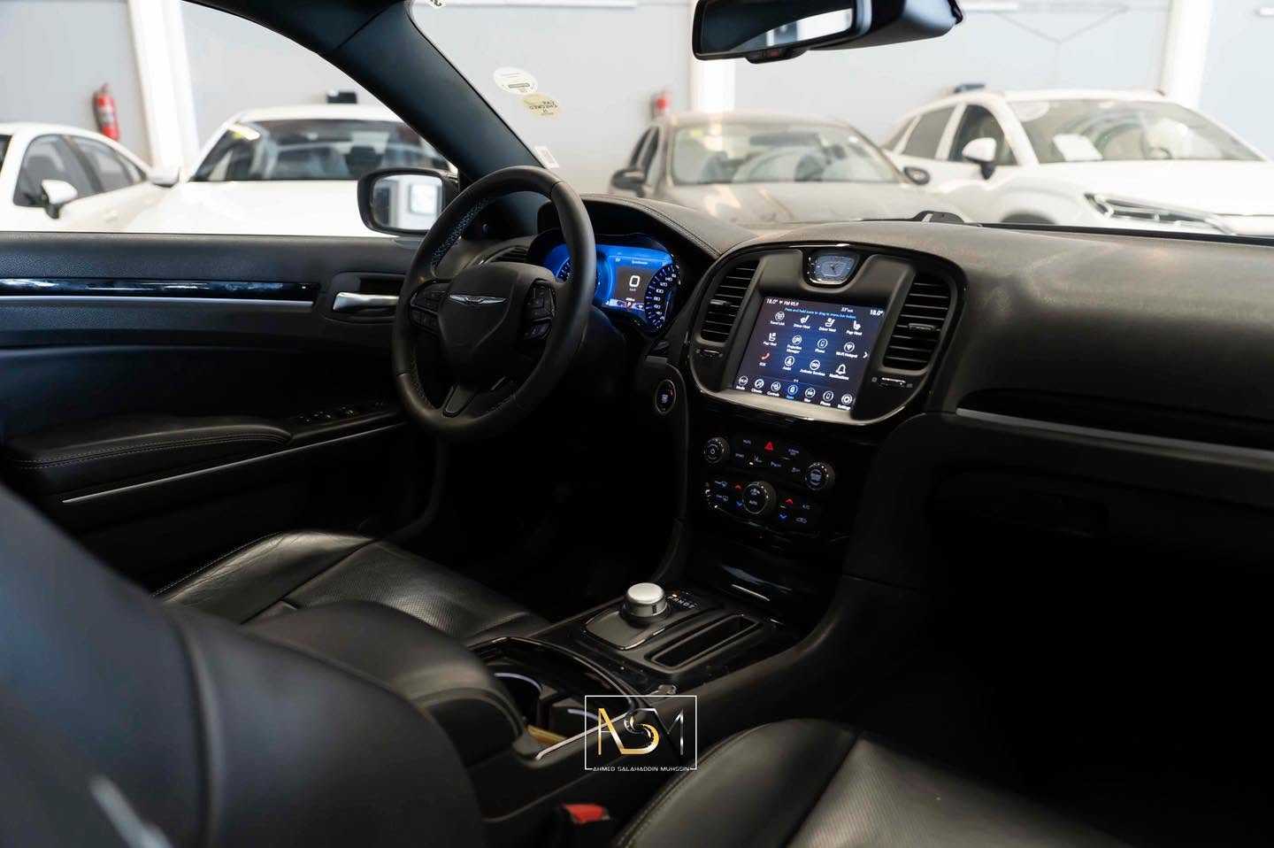 كرايسلر 300 2023