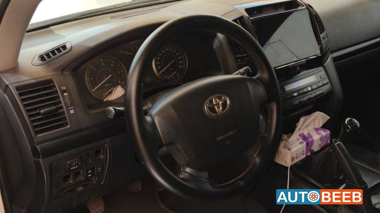 Toyota Land Cruiser 2014
