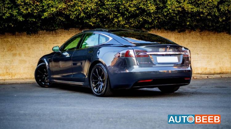 Tesla S 2017