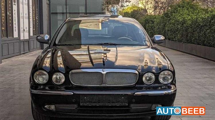 جاكوار XJ8 2004