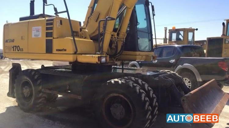 Tracked Excavator Komatsu 2001