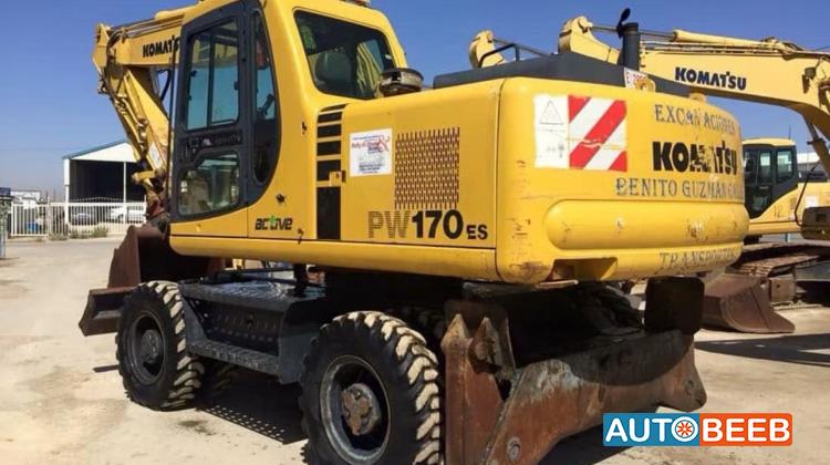 Tracked Excavator Komatsu 2001