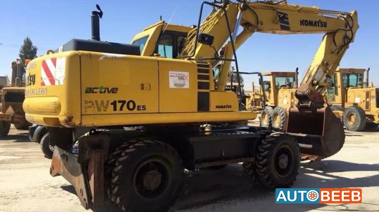 Tracked Excavator Komatsu 2001
