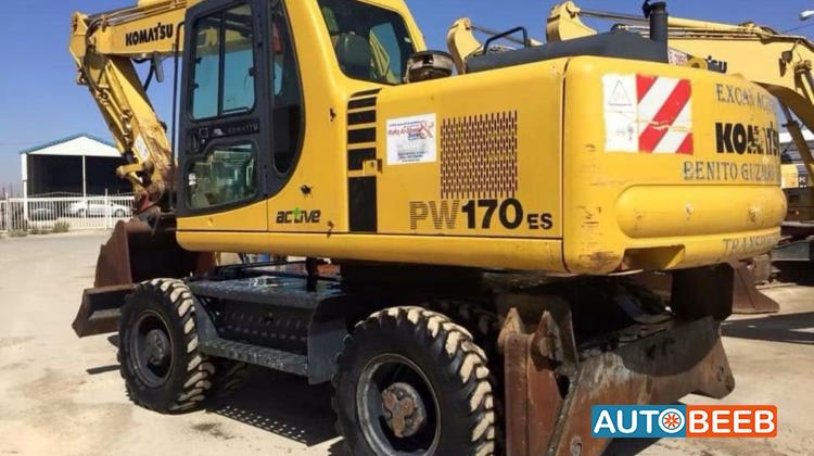 Tracked Excavator Komatsu 2001