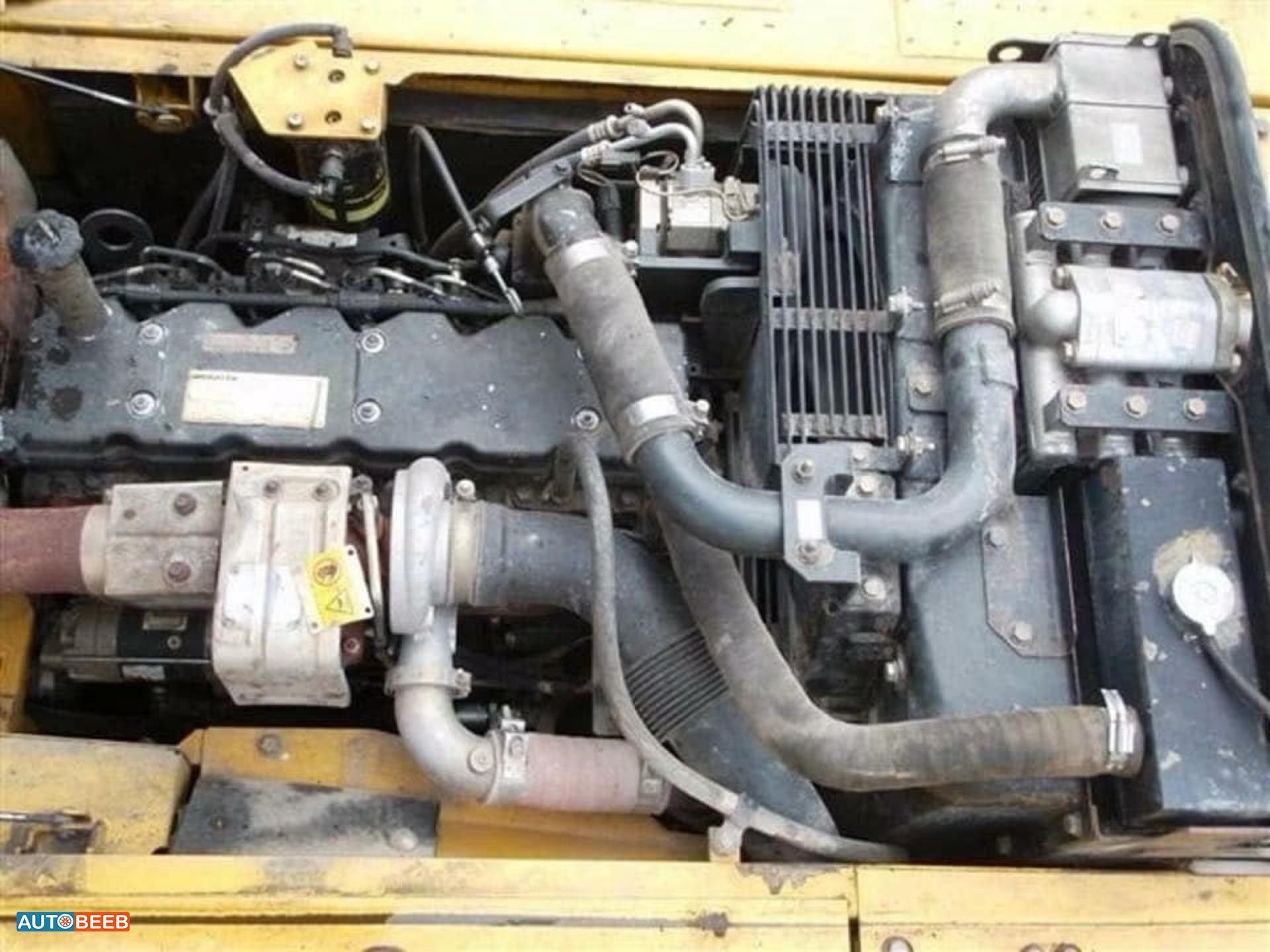 Tracked Excavator Komatsu 2001