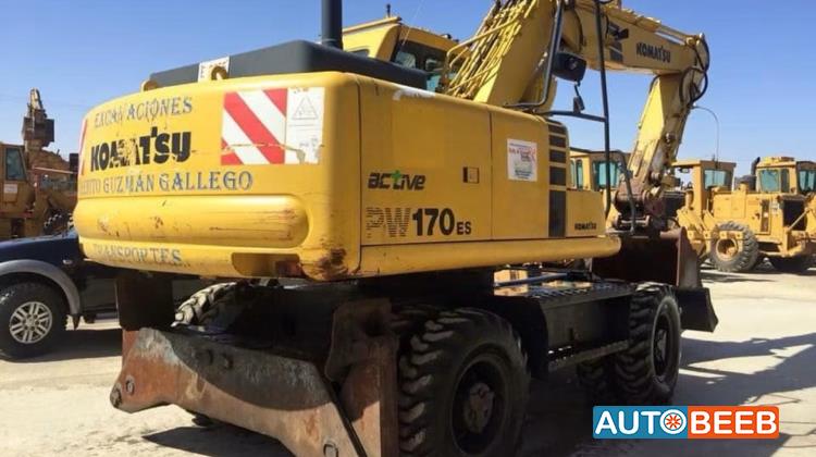 Tracked Excavator Komatsu 2001
