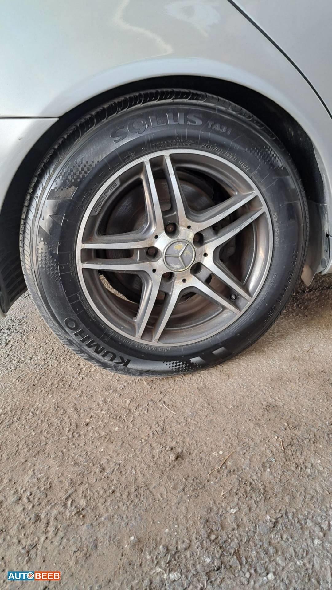 مرسيدس بنز E200 2004