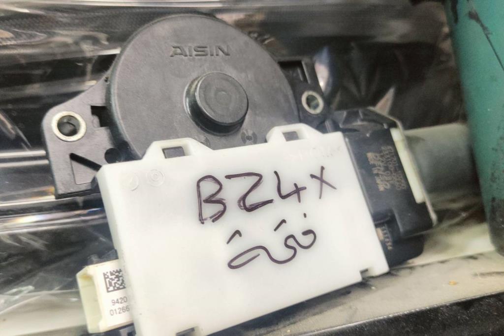 ماكينه زجاج تويوتا bz4x 2022 2023 2024