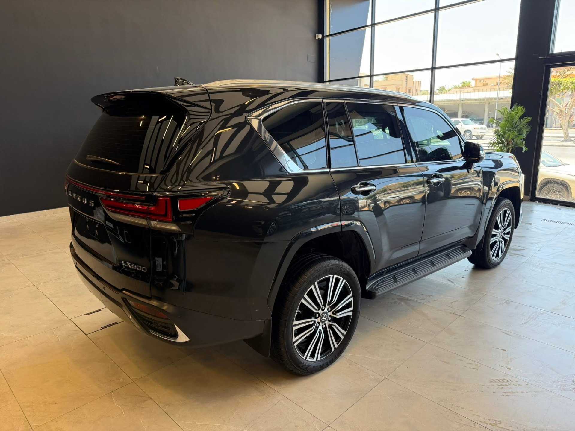 Lexus LX600 2025