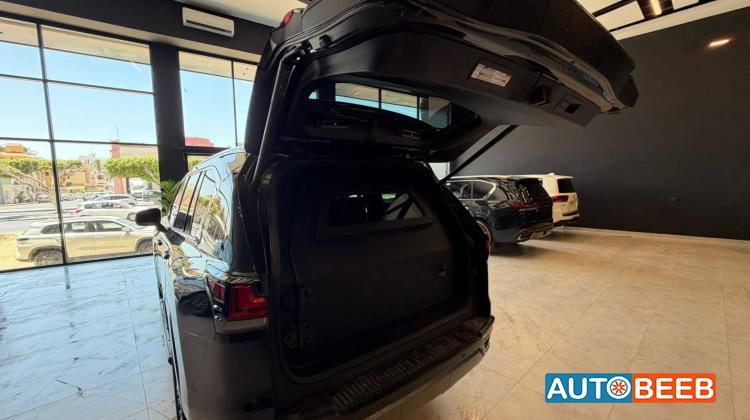 Lexus LX600 2025