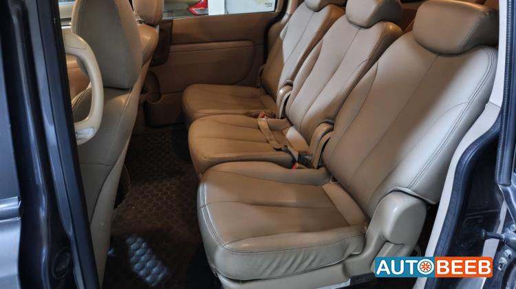 KIA Carnival 2013