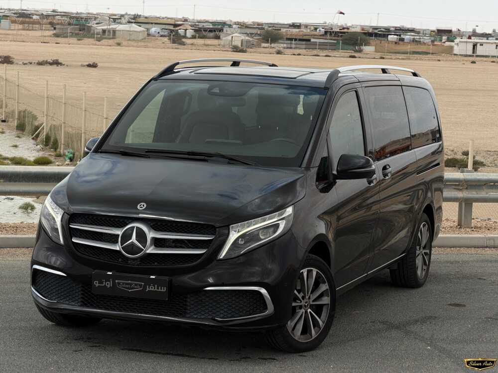 ميني باص مرسيدس بنز 2022