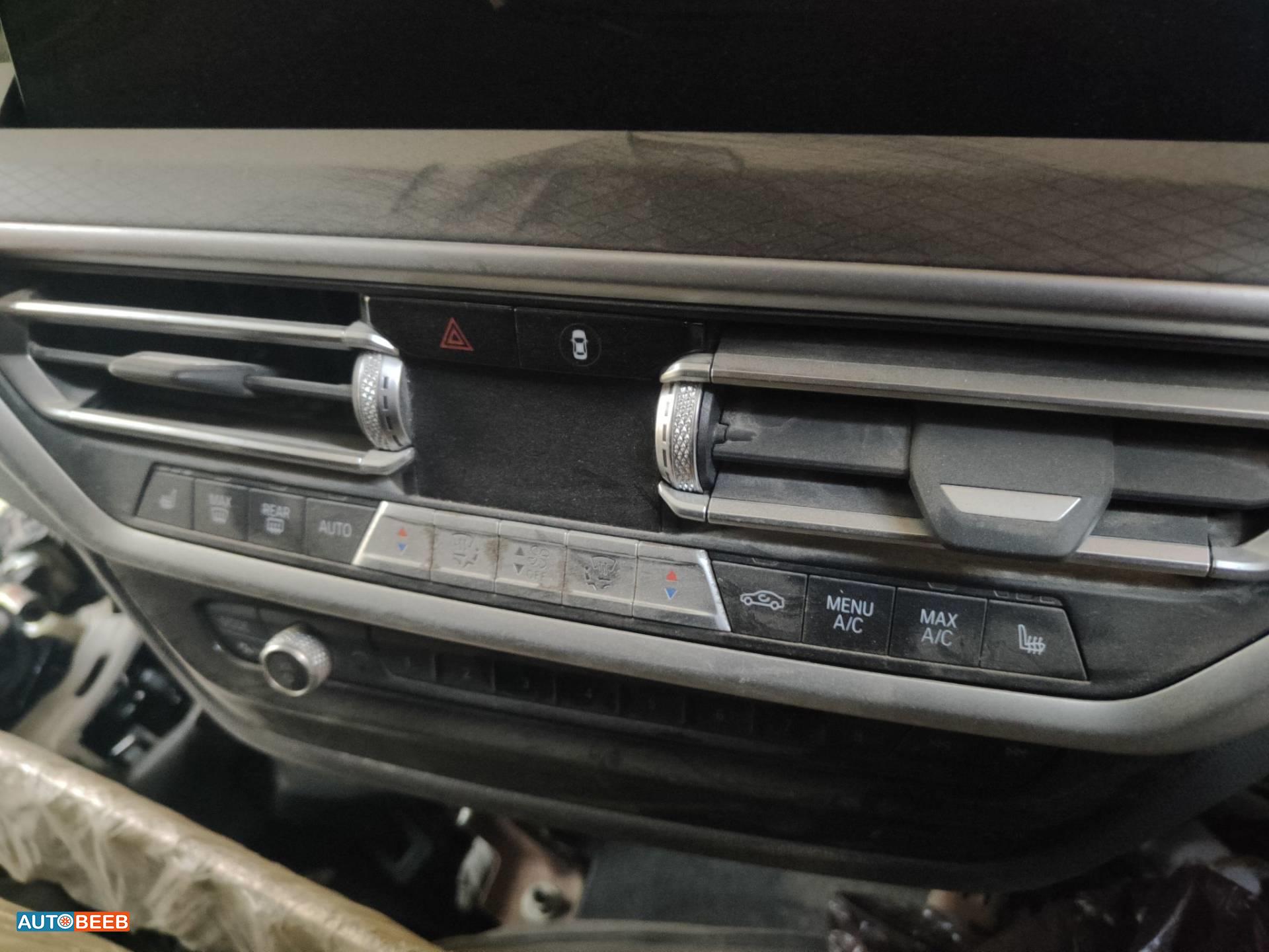 Cabin  Control buttons BMW iX3
