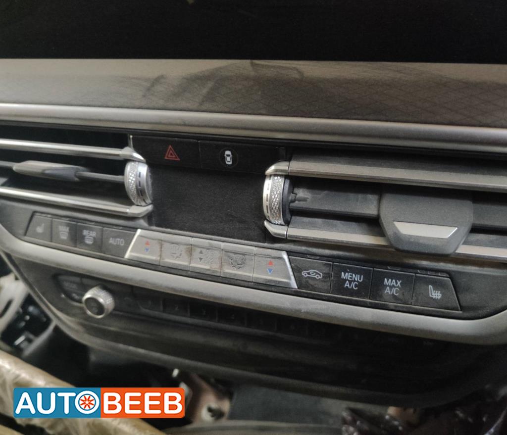 Cabin  Control buttons BMW iX3
