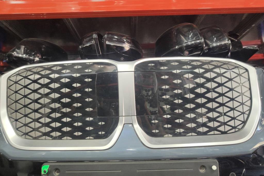 Body  Grilles BMW iX1